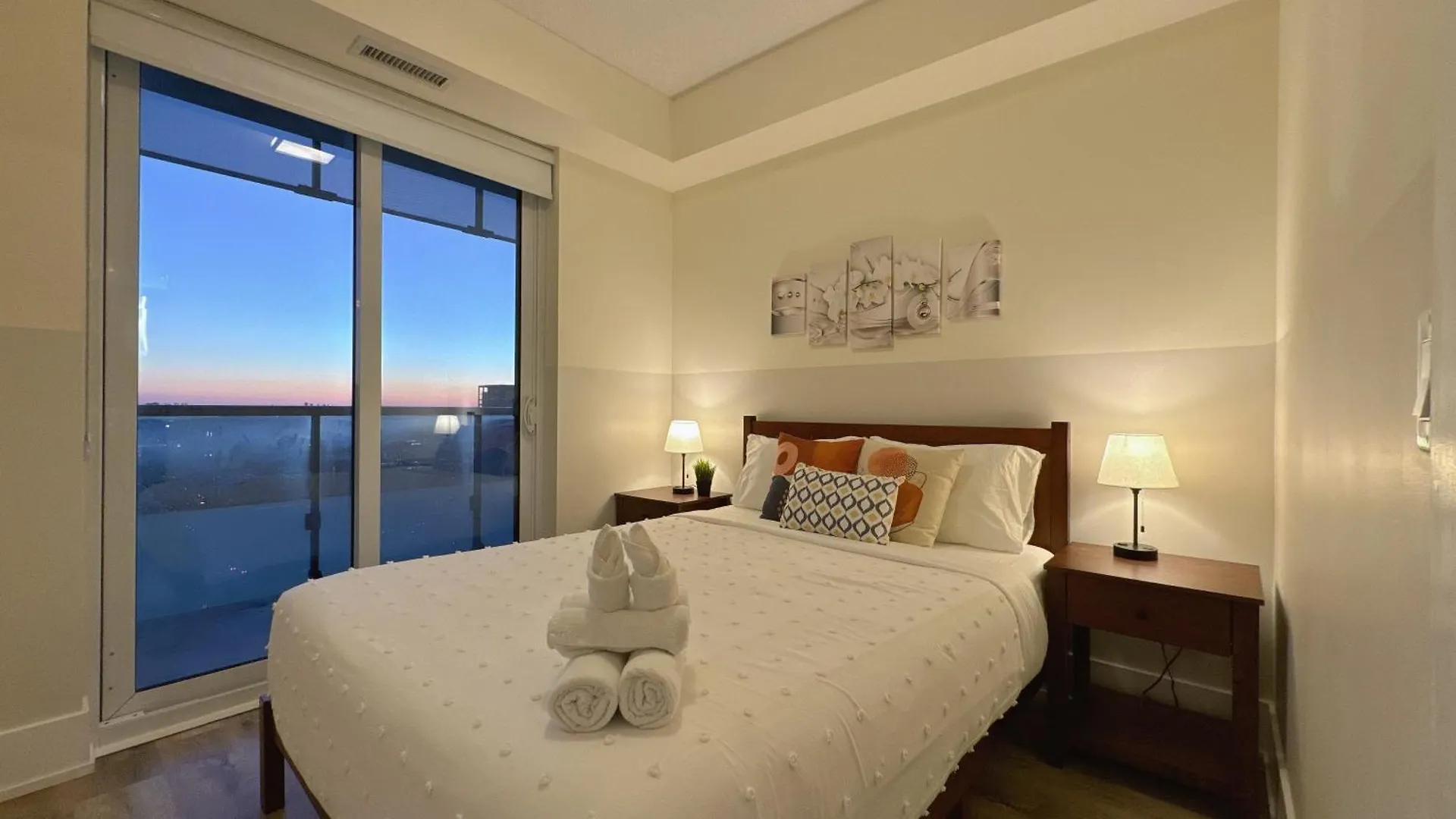 Dt Lake View Cn Tower Mtcc 3 Bdr 2Bath Parking Toronto Appartamento